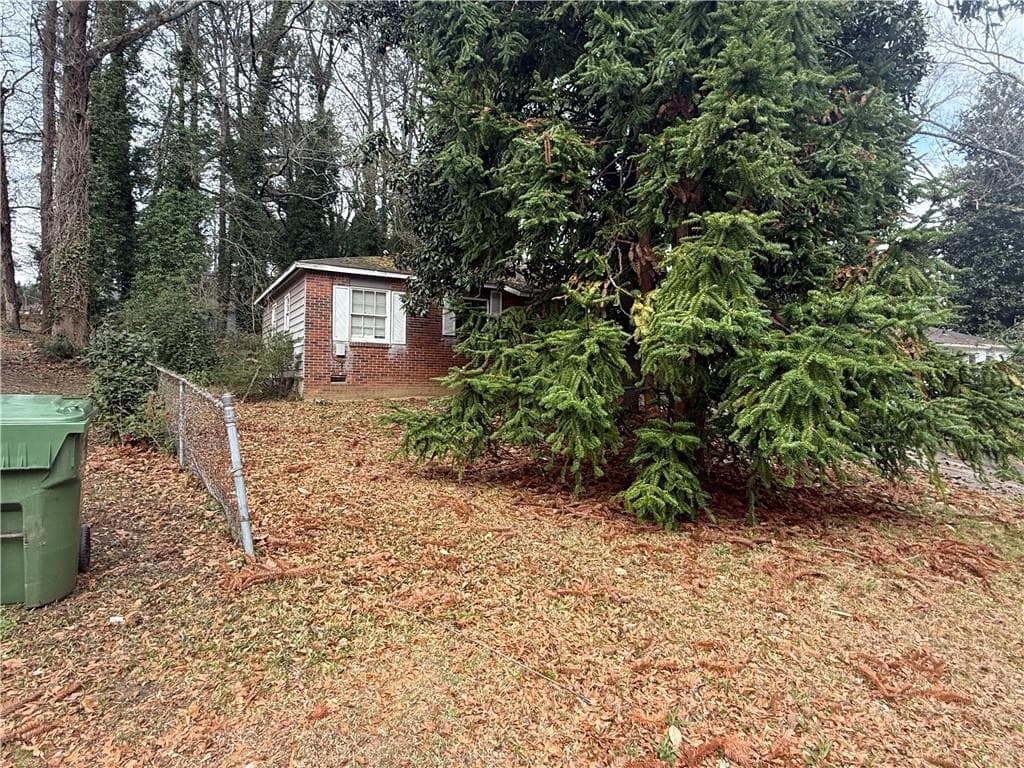 3 bedroom, 1 bathroom, 845 sq ft single family residence for sale at 734 Alfred Road, Atlanta, GA 30331 — photo 4