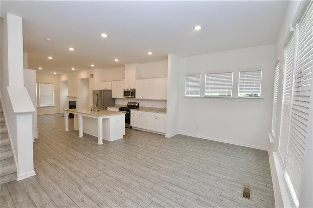 4 bedroom, 4 bathroom, 2,280 sq ft townhouse for sale at 4209 Tifton Lane, Sugar Hill, GA 30518 — photo 5