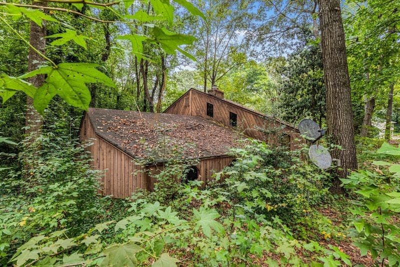 3 bedroom, 2 bathroom, 1,728 sq ft single family residence for sale at 2675 Timberline Road, Marietta, GA 30062 — photo 4