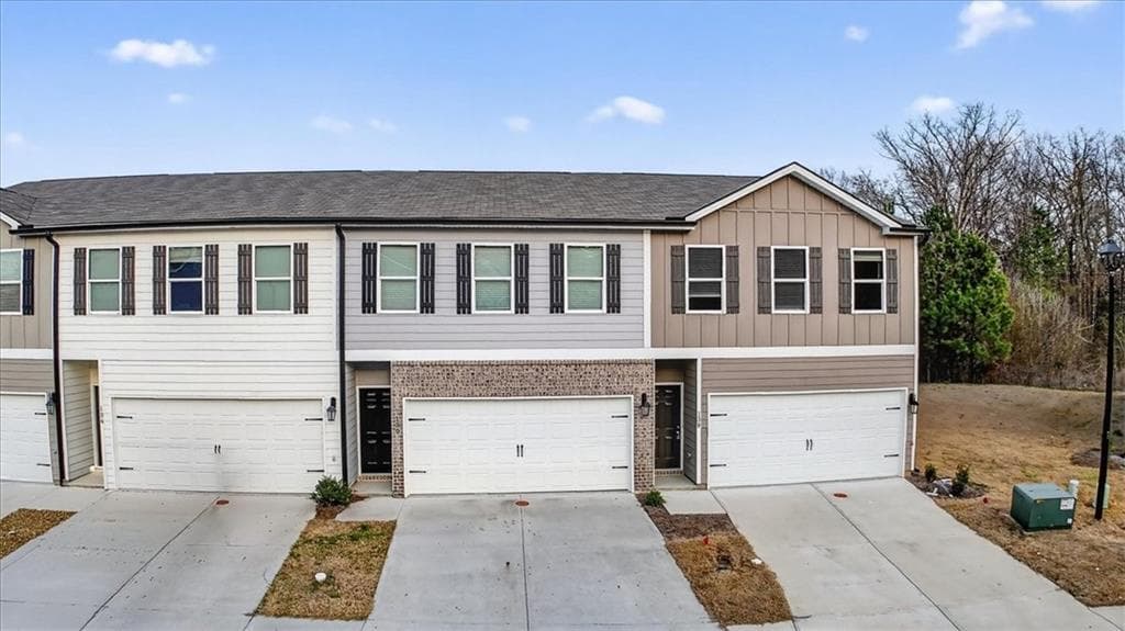 3 bedroom, 3 bathroom, 1,664 sq ft townhouse for sale at 136 Brexley Drive, Calhoun, GA 30701