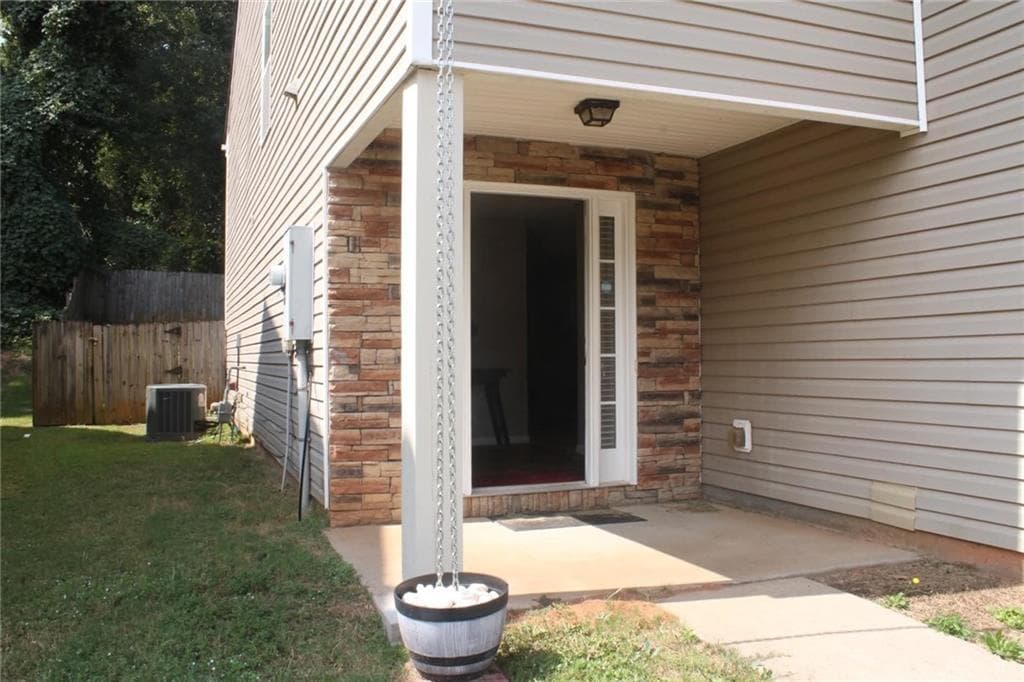 4 bedroom, 3 bathroom, 2,244 sq ft single family residence for sale at 7809 Newbury Drive, Jonesboro, GA 30236 — photo 6
