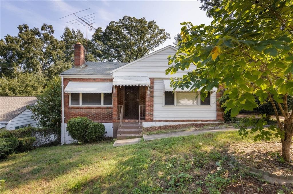 2 bedroom, 1 bathroom, 1,188 sq ft single family residence for sale at 71 Burbank Drive, Atlanta, GA 30314