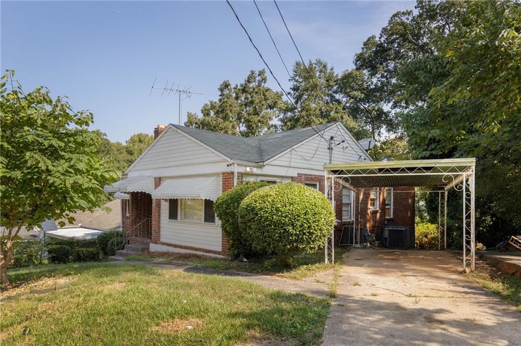 2 bedroom, 1 bathroom, 1,188 sq ft single family residence for sale at 71 Burbank Drive, Atlanta, GA 30314 — photo 2