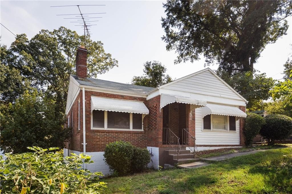 2 bedroom, 1 bathroom, 1,188 sq ft single family residence for sale at 71 Burbank Drive, Atlanta, GA 30314 — photo 3