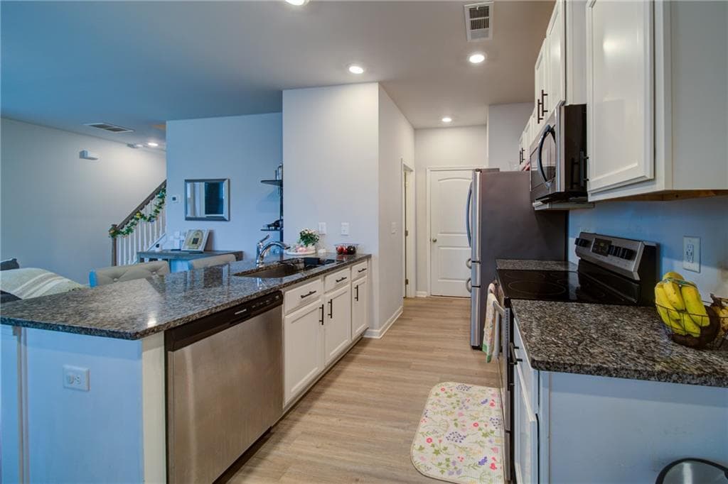 3 bedroom, 3 bathroom, 1,500 sq ft single family residence for sale at 5004 Fawnwood Drive, Gainesville, GA 30504 — photo 6