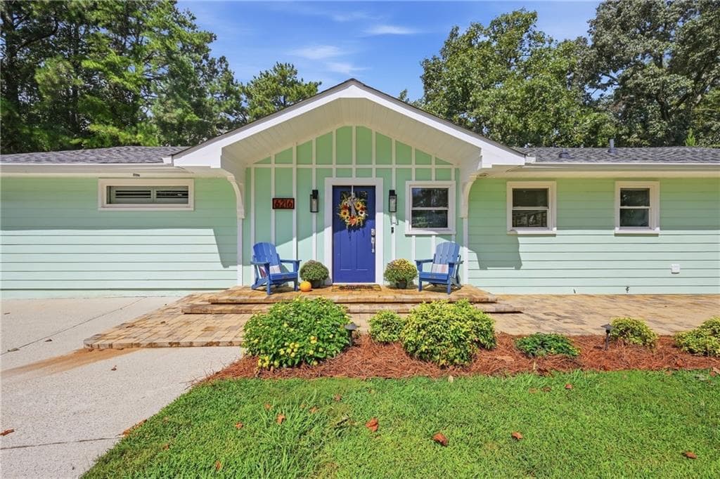 3 bedroom, 3 bathroom, 2,600 sq ft single family residence for sale at 6216 Old Stringer Road, Flowery Branch, GA 30542 — photo 2