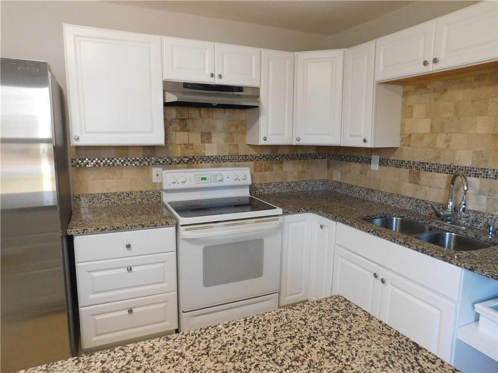 2 bedroom, 2 bathroom, 936 sq ft single family residence for sale at 2625 Rock Chapel Road, Lithonia, GA 30058 — photo 9