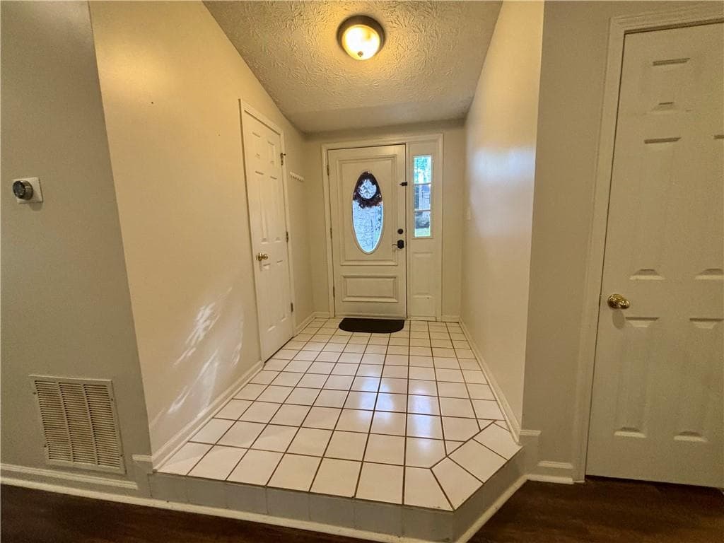 3 bedroom, 2 bathroom, 1,746 sq ft single family residence for rent at 523 Bluff Court, Woodstock, GA 30188 for $2,795 a month — photo 3