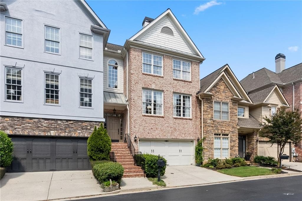 3 bedroom, 4 bathroom, 2,704 sq ft townhouse for sale at 184 Mystic Court, Sandy Springs, GA 30342 — photo 2
