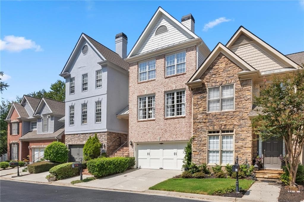3 bedroom, 4 bathroom, 2,704 sq ft townhouse for sale at 184 Mystic Court, Sandy Springs, GA 30342 — photo 3