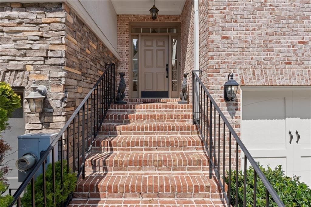3 bedroom, 4 bathroom, 2,704 sq ft townhouse for sale at 184 Mystic Court, Sandy Springs, GA 30342 — photo 4