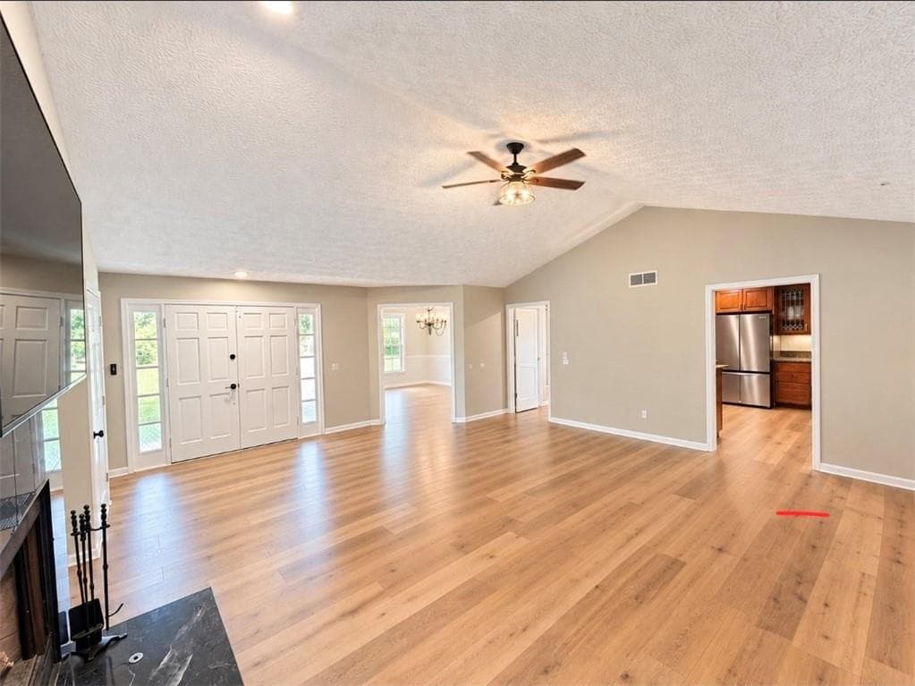 4 bedroom, 2 bathroom, 1,924 sq ft single family residence under contract at 3731 Spring Leaf Lane, Acworth, GA 30101 — photo 4