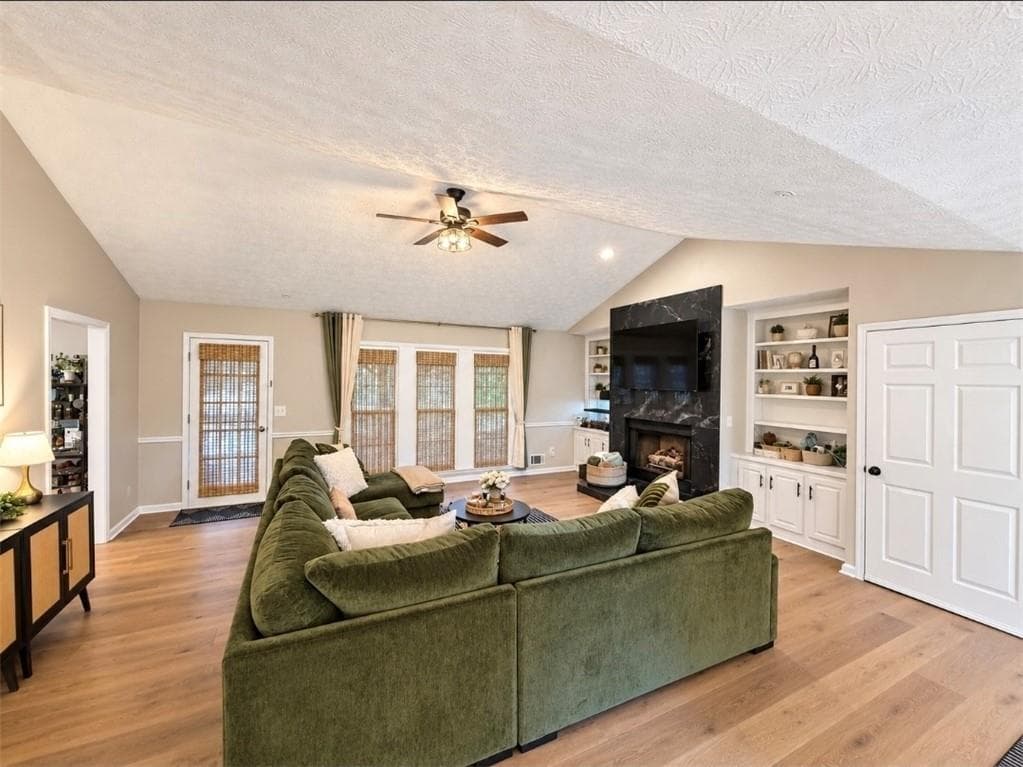4 bedroom, 2 bathroom, 1,924 sq ft single family residence under contract at 3731 Spring Leaf Lane, Acworth, GA 30101 — photo 5