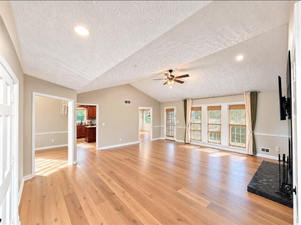 4 bedroom, 2 bathroom, 1,924 sq ft single family residence under contract at 3731 Spring Leaf Lane, Acworth, GA 30101 — photo 6