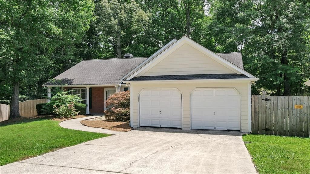 3 bedroom, 2 bathroom, 1,648 sq ft single family residence for sale at 2701 Abbotts Glen Place, Acworth, GA 30101 — photo 2