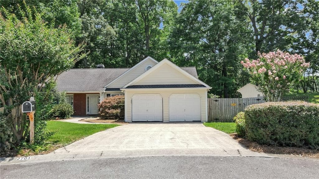 3 bedroom, 2 bathroom, 1,648 sq ft single family residence for sale at 2701 Abbotts Glen Place, Acworth, GA 30101 — photo 4