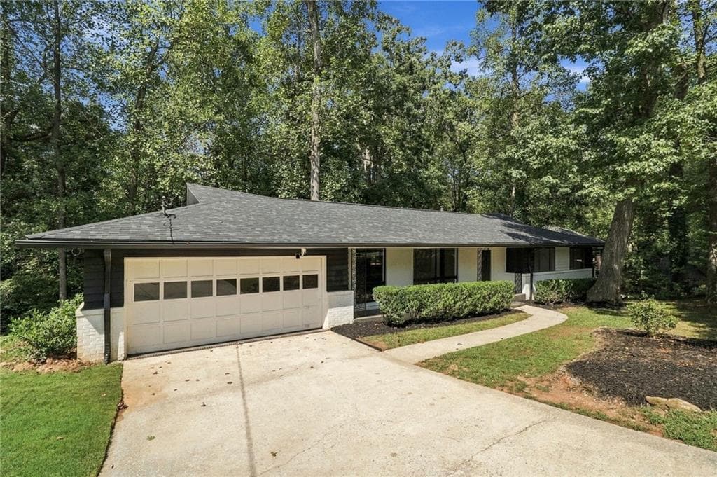 4 bedroom, 2 bathroom, 2,637 sq ft single family residence for sale at 2636 Whiteleigh Court, Atlanta, GA 30345 — photo 2