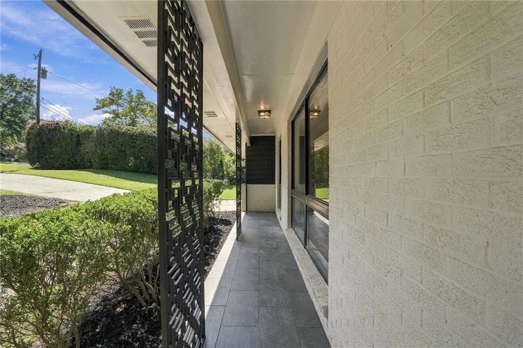 4 bedroom, 2 bathroom, 2,637 sq ft single family residence for sale at 2636 Whiteleigh Court, Atlanta, GA 30345 — photo 5