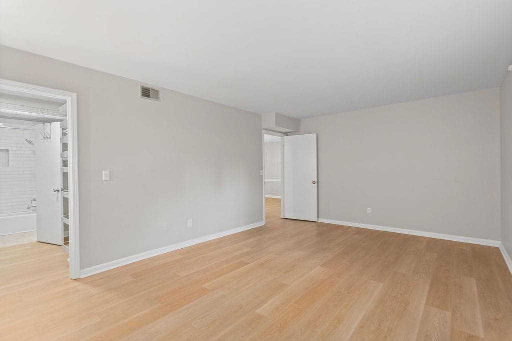 1 bedroom, 1 bathroom, 918 sq ft condominium for rent at 244 Triumph Drive, Atlanta, GA 30327 for $1,850 a month — photo 5