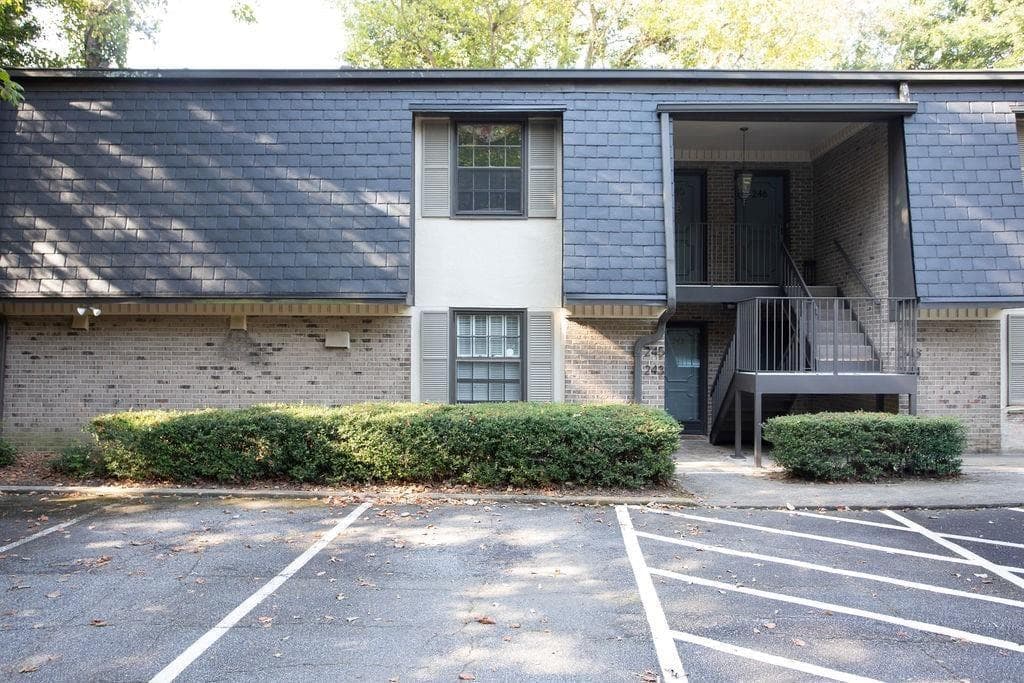1 bedroom, 1 bathroom, 918 sq ft condominium for rent at 244 Triumph Drive, Atlanta, GA 30327 for $1,850 a month — photo 6