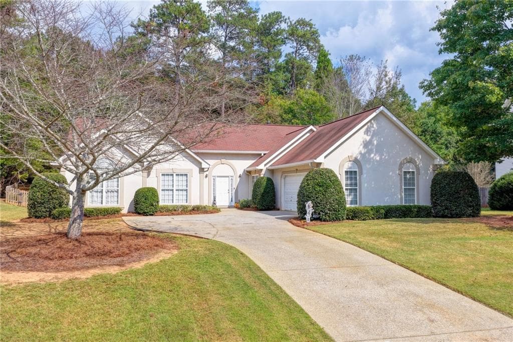 3 bedroom, 2 bathroom, 2,037 sq ft single family residence under contract at 7135 Hunters Trace Drive, Cumming, GA 30028 — photo 2