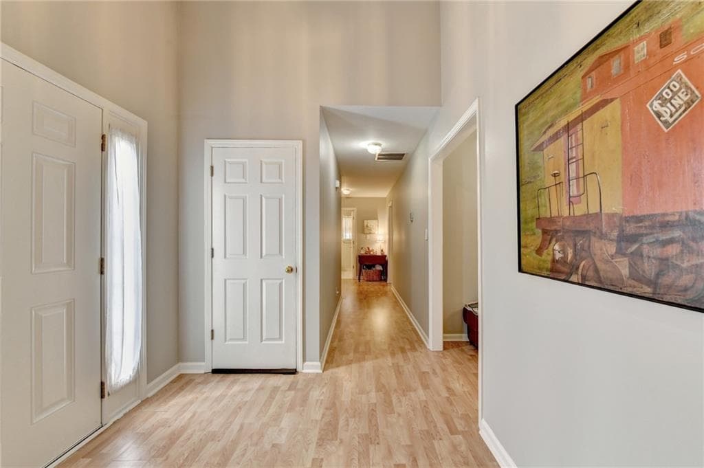 3 bedroom, 2 bathroom, 2,037 sq ft single family residence under contract at 7135 Hunters Trace Drive, Cumming, GA 30028 — photo 4