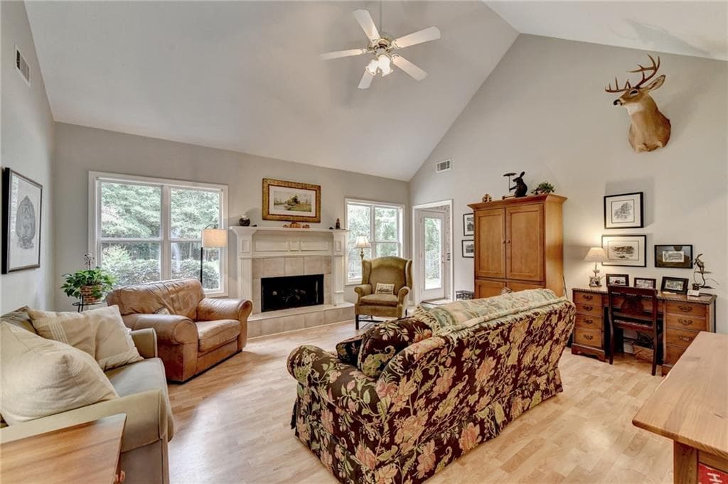 3 bedroom, 2 bathroom, 2,037 sq ft single family residence under contract at 7135 Hunters Trace Drive, Cumming, GA 30028 — photo 6
