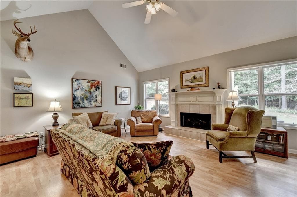 3 bedroom, 2 bathroom, 2,037 sq ft single family residence under contract at 7135 Hunters Trace Drive, Cumming, GA 30028 — photo 8