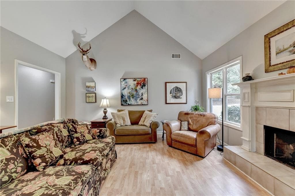 3 bedroom, 2 bathroom, 2,037 sq ft single family residence under contract at 7135 Hunters Trace Drive, Cumming, GA 30028 — photo 9