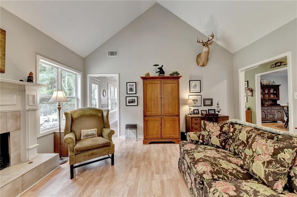 3 bedroom, 2 bathroom, 2,037 sq ft single family residence under contract at 7135 Hunters Trace Drive, Cumming, GA 30028 — photo 10