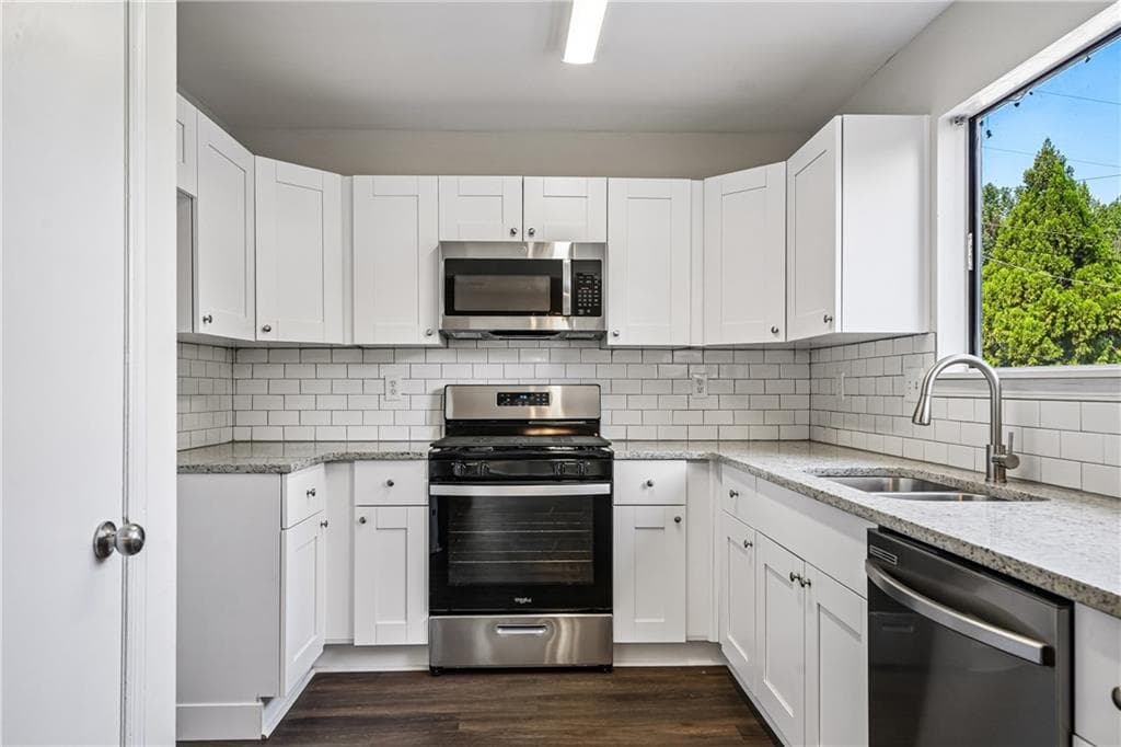 3 bedroom, 2 bathroom, 1,575 sq ft single family residence for sale at 2464 Silver Moss Way, Lawrenceville, GA 30044 — photo 2