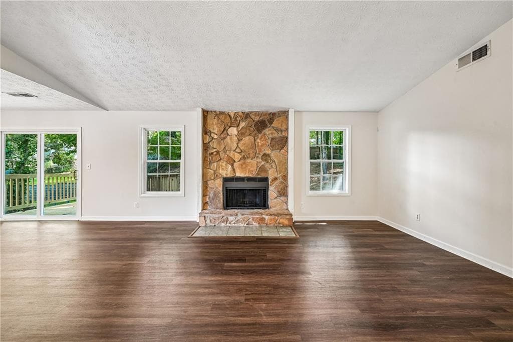 3 bedroom, 2 bathroom, 1,575 sq ft single family residence for sale at 2464 Silver Moss Way, Lawrenceville, GA 30044 — photo 7