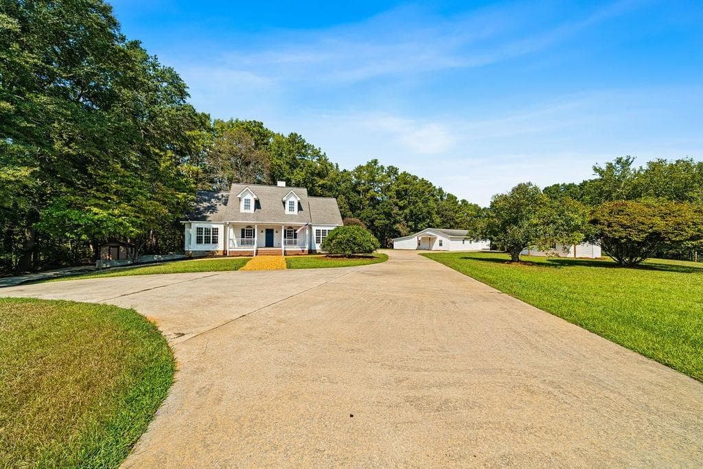 4 bedroom, 3 bathroom, 2,726 sq ft single family residence for sale at 295 W Highway 5, Roopville, GA 30170 — photo 3