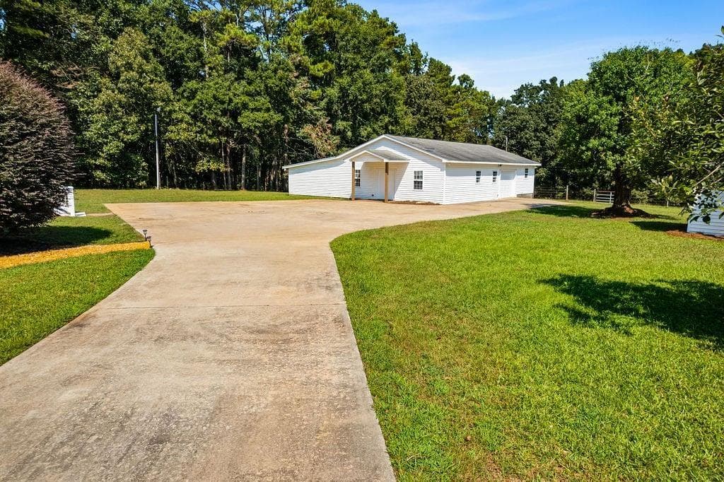 4 bedroom, 3 bathroom, 2,726 sq ft single family residence for sale at 295 W Highway 5, Roopville, GA 30170 — photo 4