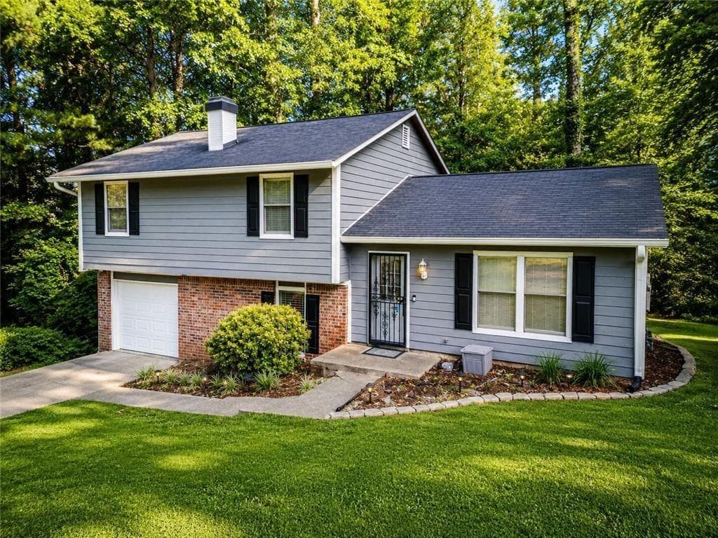 3 bedroom, 2 bathroom, 1,630 sq ft single family residence for sale at 3990 Skidmore Court, Decatur, GA 30034 — photo 2