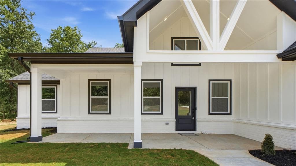 5 bedroom, 4 bathroom, 2,600 sq ft single family residence for sale at 1020 Oakridge Drive, Griffin, GA 30223 — photo 2