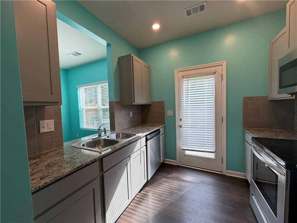 3 bedroom, 3 bathroom, 1,776 sq ft townhouse for rent at 85 Chastain Circle, Newnan, GA 30263 for $2,100 a month — photo 4