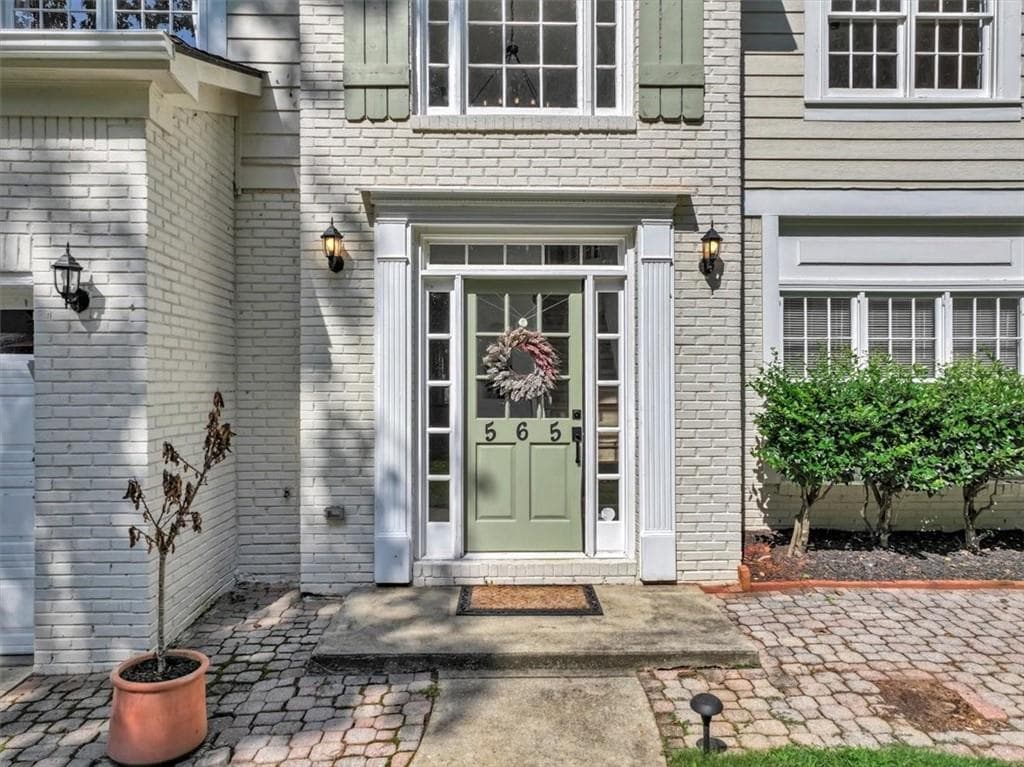 4 bedroom, 3 bathroom, 2,415 sq ft single family residence for sale at 565 Fortune Ridge Road, Stone Mountain, GA 30087 — photo 6