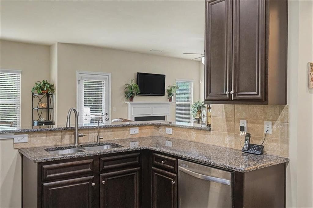 4 bedroom, 3 bathroom, 2,331 sq ft single family residence for sale at 464 Silver Oak Drive, Dallas, GA 30132 — photo 9