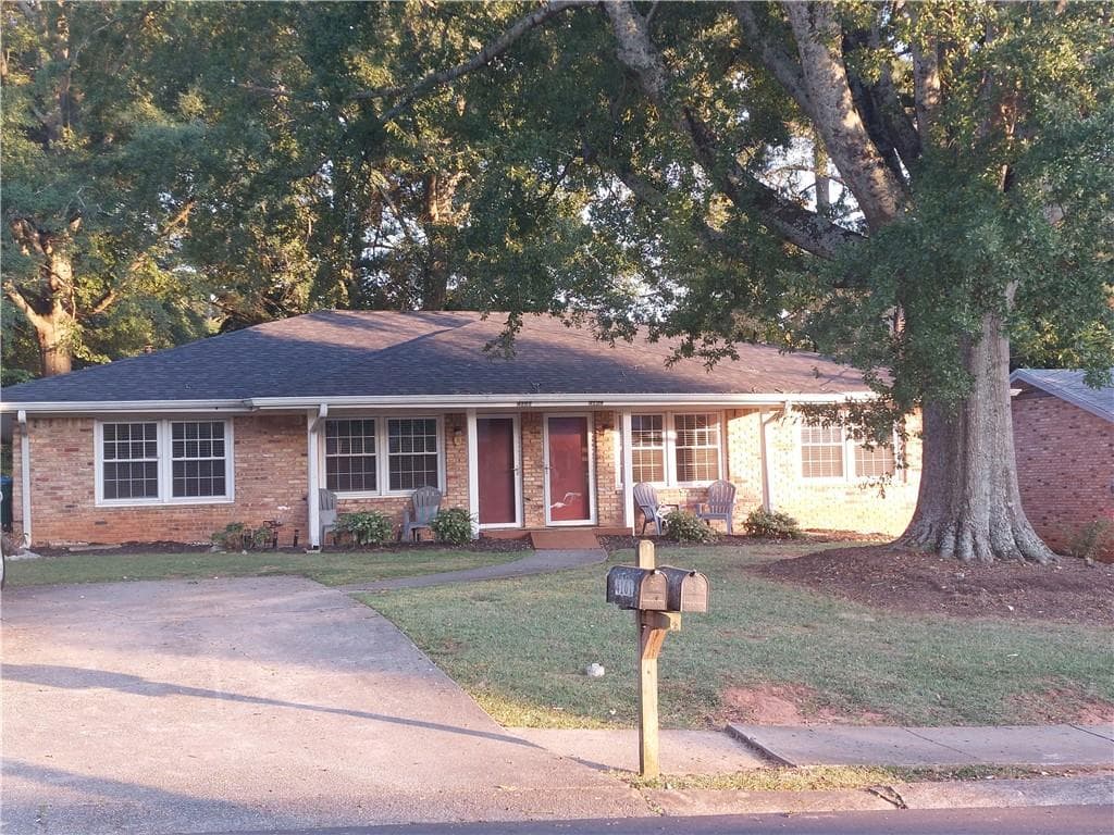 2 bedroom, 1 bathroom, 2,072 sq ft single family residence for sale at 4161 Windsor Oak Drive, Doraville, GA 30340