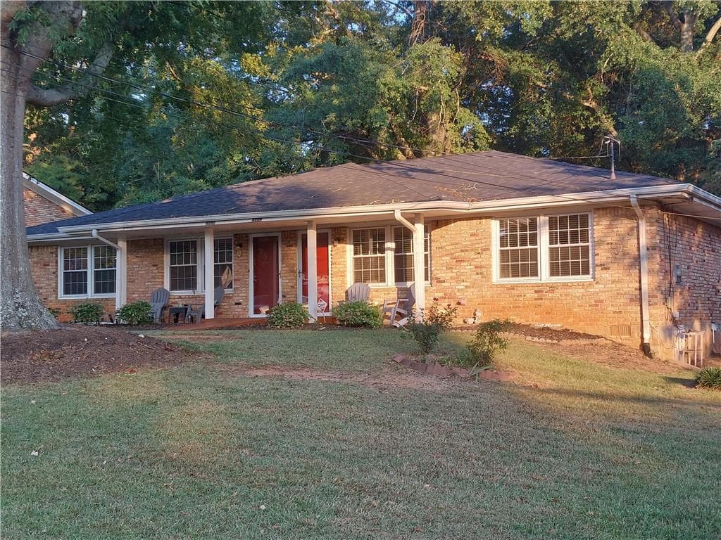 2 bedroom, 1 bathroom, 2,072 sq ft single family residence for sale at 4161 Windsor Oak Drive, Doraville, GA 30340 — photo 2