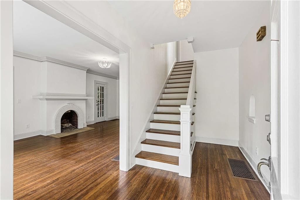 4 bedroom, 3 bathroom, 2,418 sq ft single family residence for rent at 197 Bolling Road, Atlanta, GA 30305 for $7,000 a month — photo 3