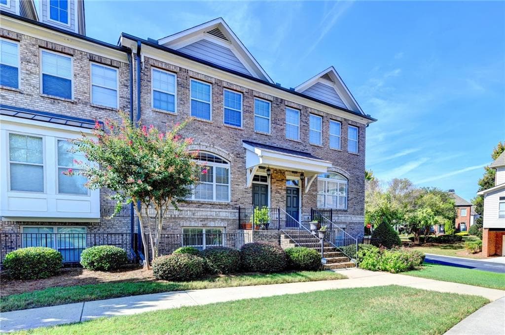 3 bedroom, 4 bathroom, 1,920 sq ft townhouse for sale at 4244 Tacoma Trace, Suwanee, GA 30024 — photo 2