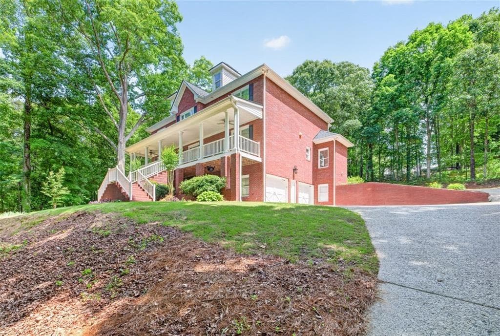 4 bedroom, 3 bathroom, 3,598 sq ft single family residence for sale at 667 Wellington Drive, Winder, GA 30680 — photo 5