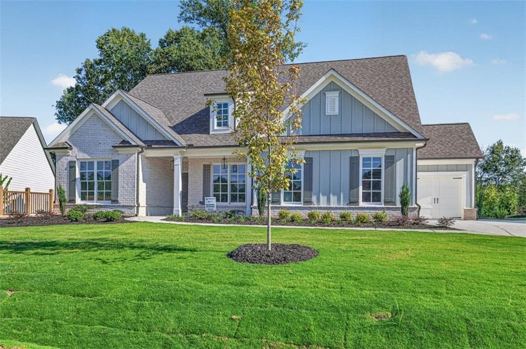 4 bedroom, 3 bathroom, 2,542 sq ft single family residence for sale at 4771 E Reed Road, Gainesville, GA 30507 — photo 2