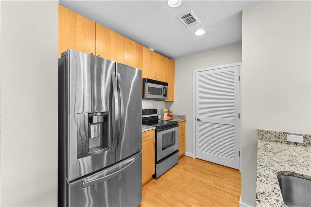 2 bedroom, 2 bathroom, 1,003 sq ft condominium for sale at 250 Pharr Road 1609, Atlanta, GA 30305 — photo 4