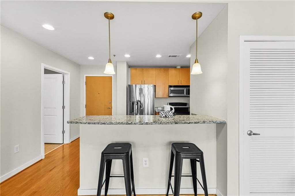 2 bedroom, 2 bathroom, 1,003 sq ft condominium for sale at 250 Pharr Road 1609, Atlanta, GA 30305 — photo 5