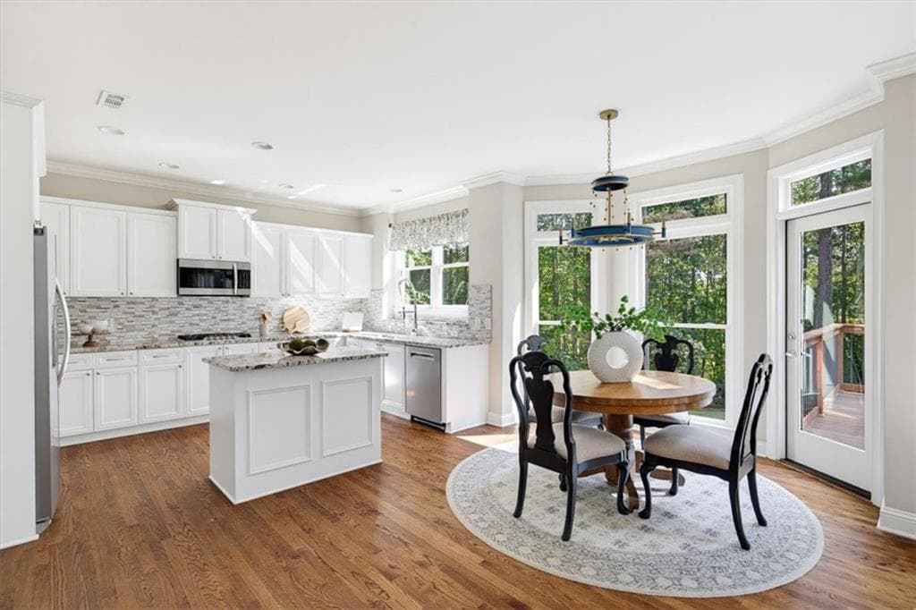 5 bedroom, 4 bathroom, 3,810 sq ft single family residence under contract at 108 Lumpkin Way, Canton, GA 30115 — photo 6
