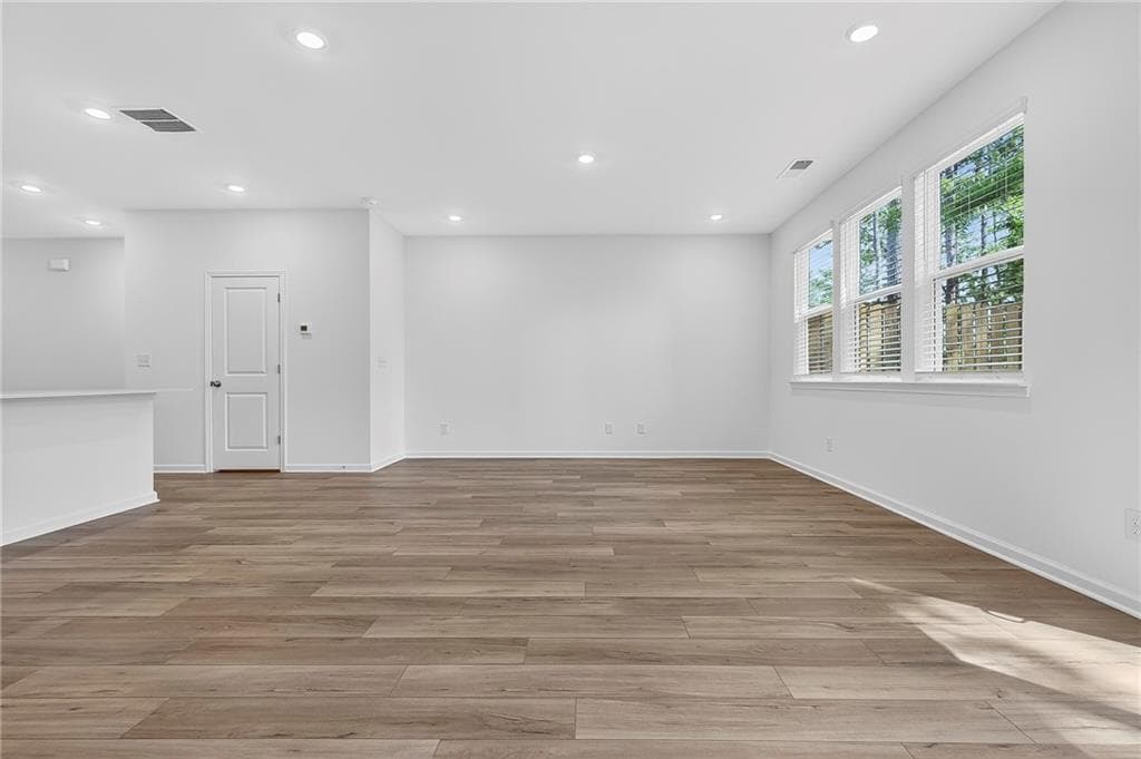 3 bedroom, 3 bathroom, 1,831 sq ft townhouse for sale at 2028 Presley Point, Lawrenceville, GA 30044 — photo 3