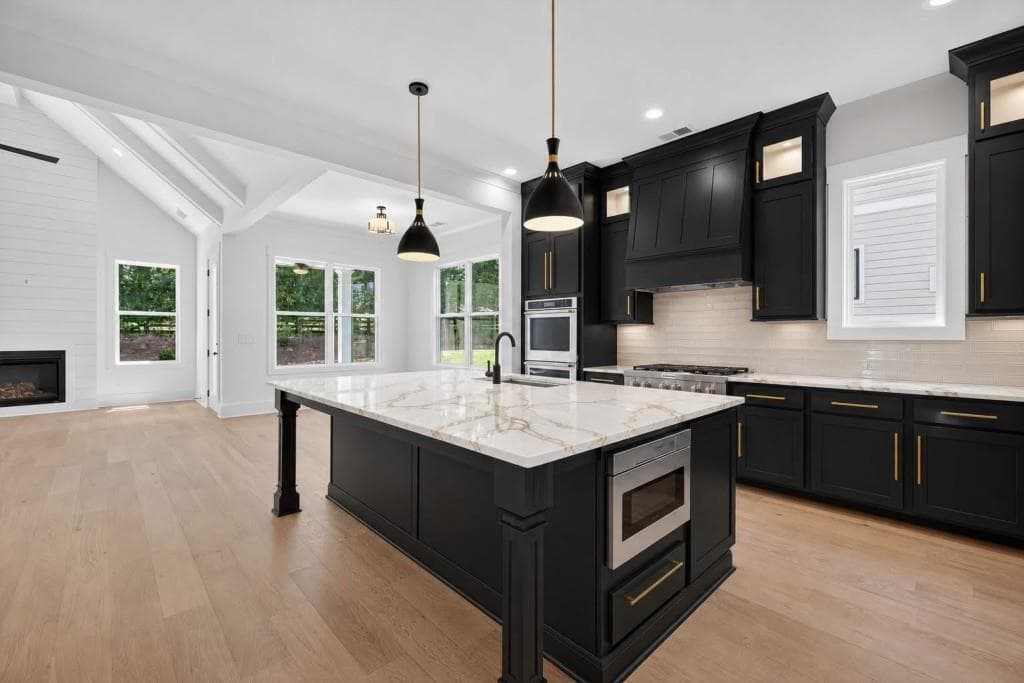 5 bedroom, 4 bathroom, 3,060 sq ft single family residence for sale at 5608 Meadowstone Walk, Kennesaw, GA 30152 — photo 2
